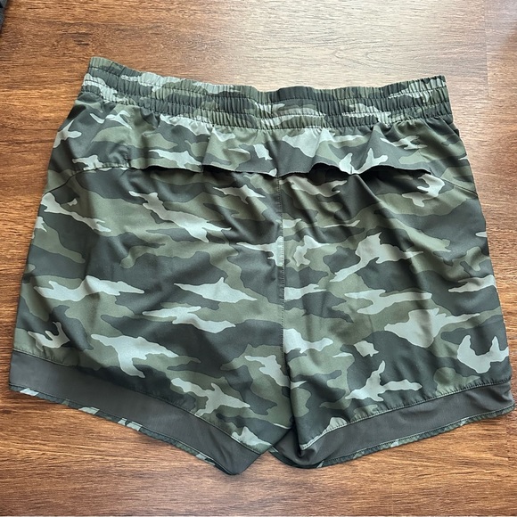 Athleta Printed Mesh Racer Run Short 4" Camo Print - Picture 7 of 9